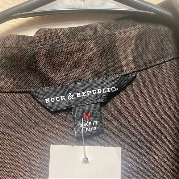 Brown camo cold-shoulder long sleeve button down blouse ROCK & REPUBLIC NWT sz M - Picture 6 of 10